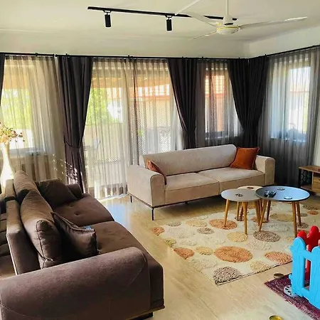 Villa Tarihin Icin'de Enfes Kaş